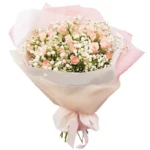 Букет из кустовых роз с гипсофилой